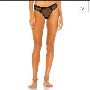 Karolina Thong in Black
BLUEBELLA